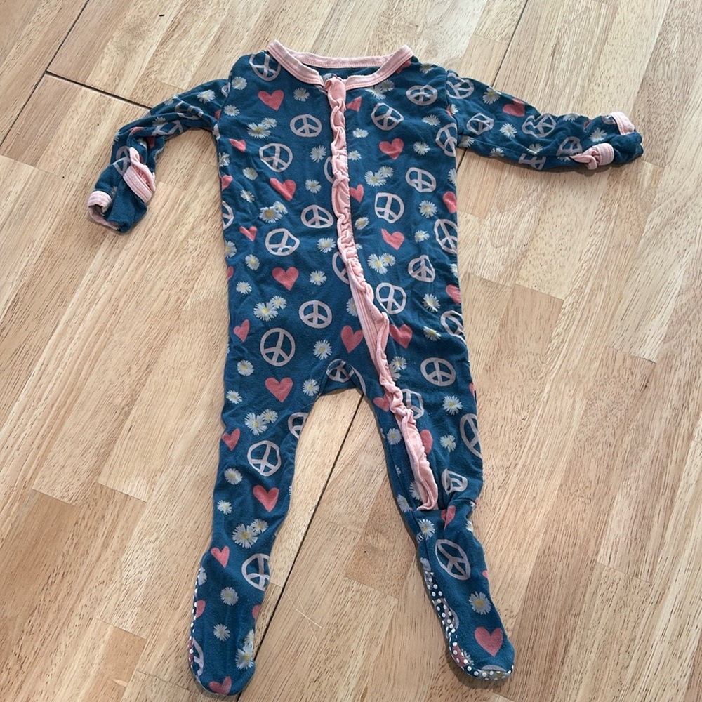 KicKee Pants peace ☮️ sign, heart and daisy 3-6 month sleeper with ruffle butt